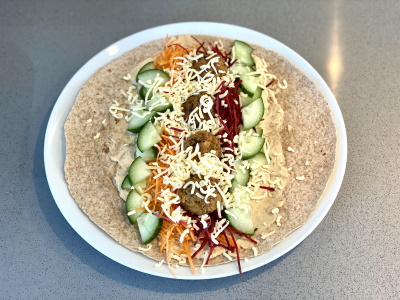 Volkoren falafel wrap met strooikaas